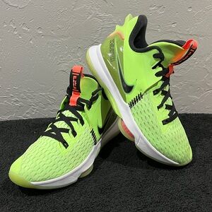 🔥🏀 NIKE LeBron Witness 5 Grinch Lime Green Basketball Shoes Men Size 10  - EUC